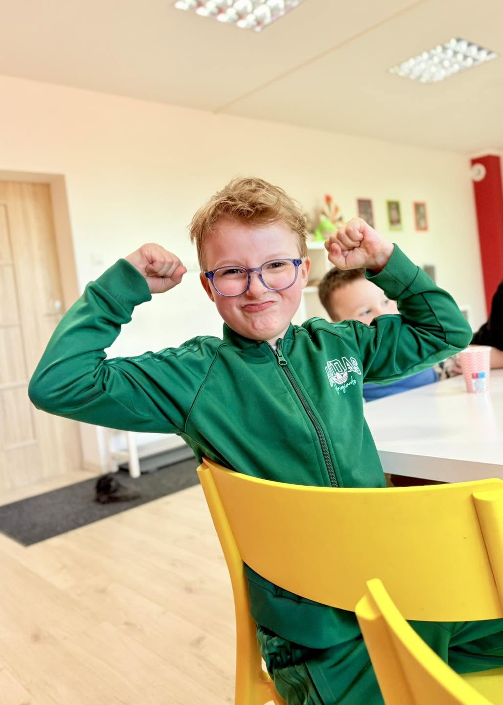 Uczeń Planet English pełen energii podczas zajęć